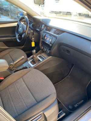 ŠKODA OCTAVIA 1.6 TDI COMBI AMBITION