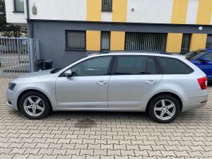 ŠKODA OCTAVIA COMBI 1.6 TDI DSG AMBITION