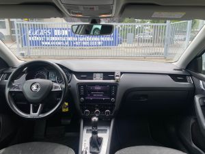 ŠKODA OCTAVIA COMBI 1.6 TDI DSG AMBITION