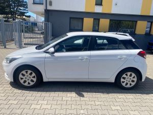 HYUNDAI i20 1.25i HATCHBACK