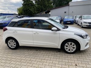 HYUNDAI i20 1.25i HATCHBACK
