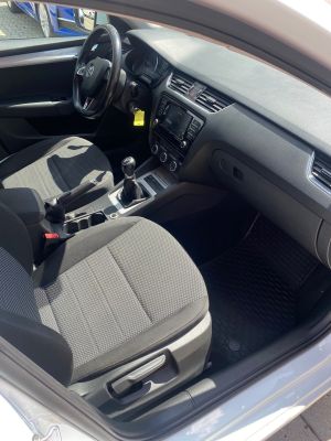 ŠKODA OCTAVIA 1.6 TDI COMBI AMBITION