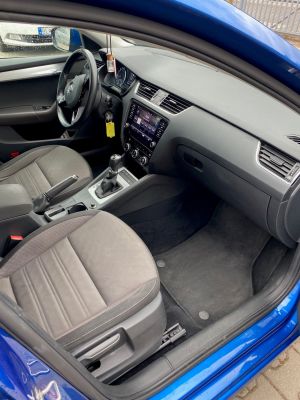 ŠKODA OCTAVIA COMBI 2.0 TDI DSG AMBITION